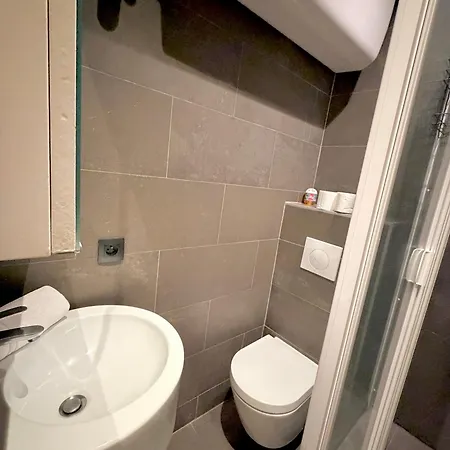 Prime Location And Amazing Neighborhood Paris