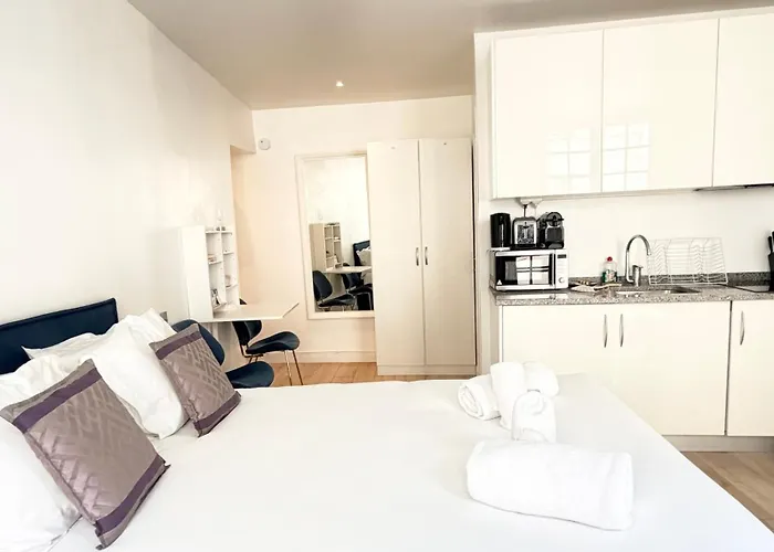 Prime Location And Amazing Neighborhood * Paris