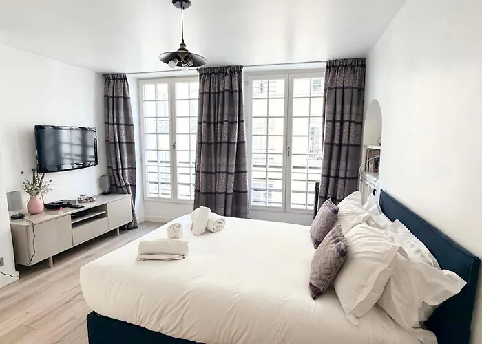 Prime Location And Amazing Neighborhood * Paris